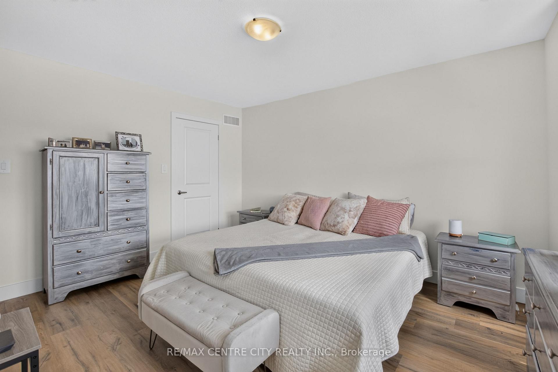 Photo 26 of Unit 56, 1595 Capri Crescent, London, North S — HOMEH