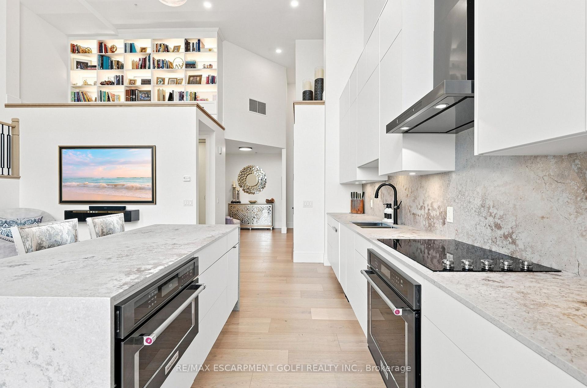Photo 8 of Unit PH5, 112 King Street E, Hamilton, Beasley — HOMEH