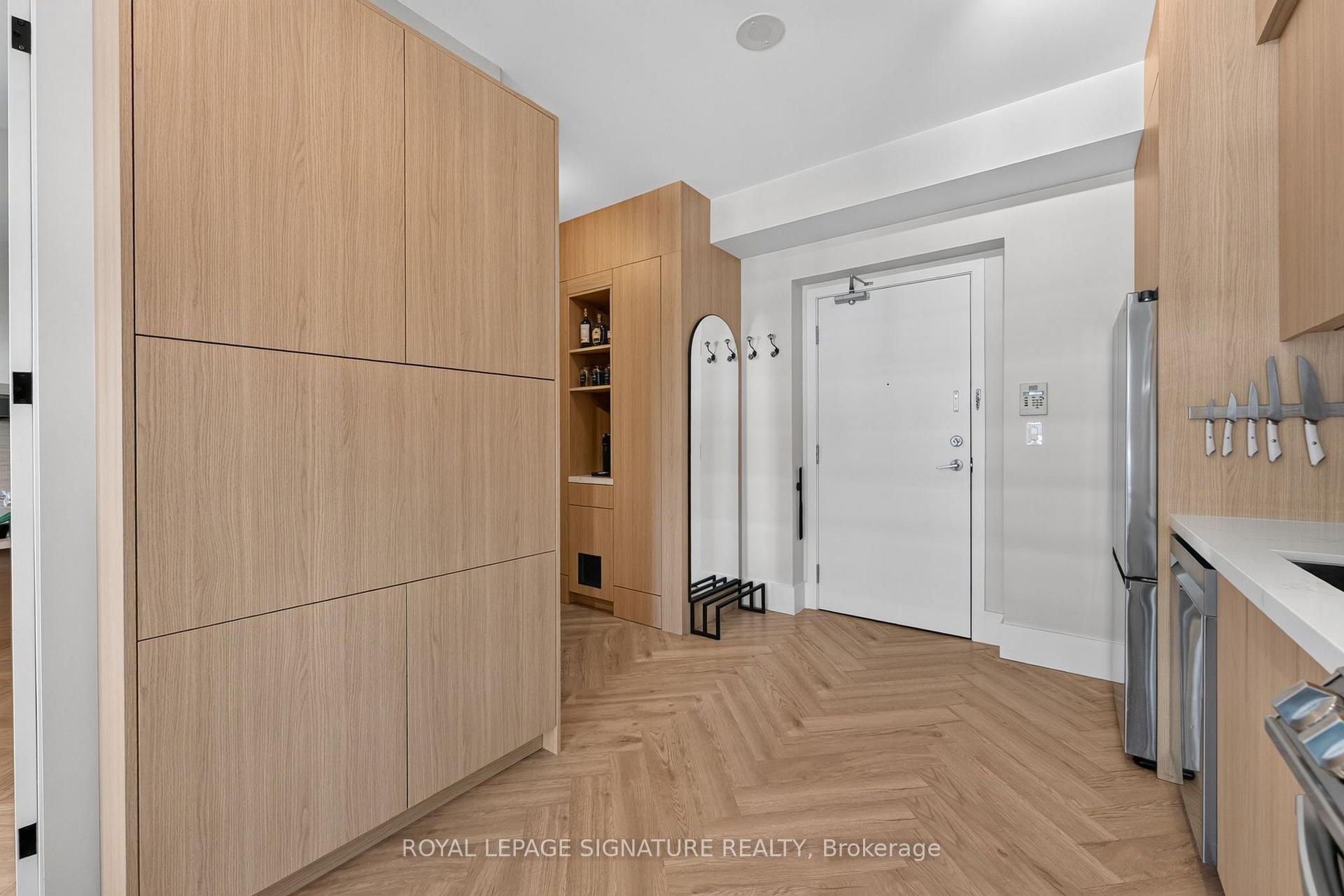 Photo 2 of Unit 706, 33 Shore Breeze Drive, Etobicoke, Mimico — HOMEH