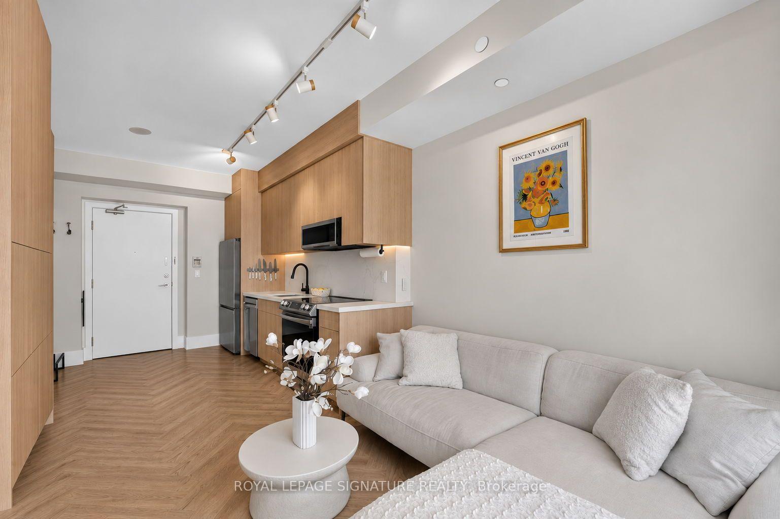 Photo 3 of Unit 706, 33 Shore Breeze Drive, Etobicoke, Mimico — HOMEH