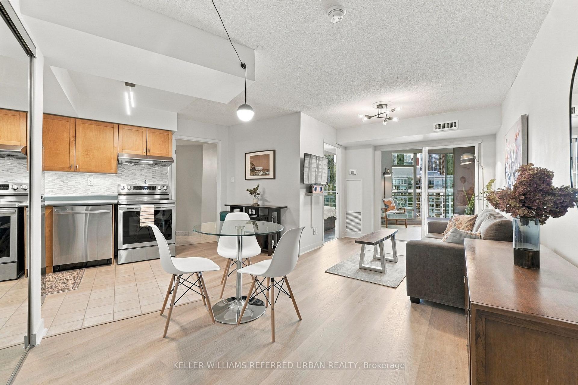Photo 3 of Unit 1102, 650 Queens Quay W, Toronto, Niagara — HOMEH