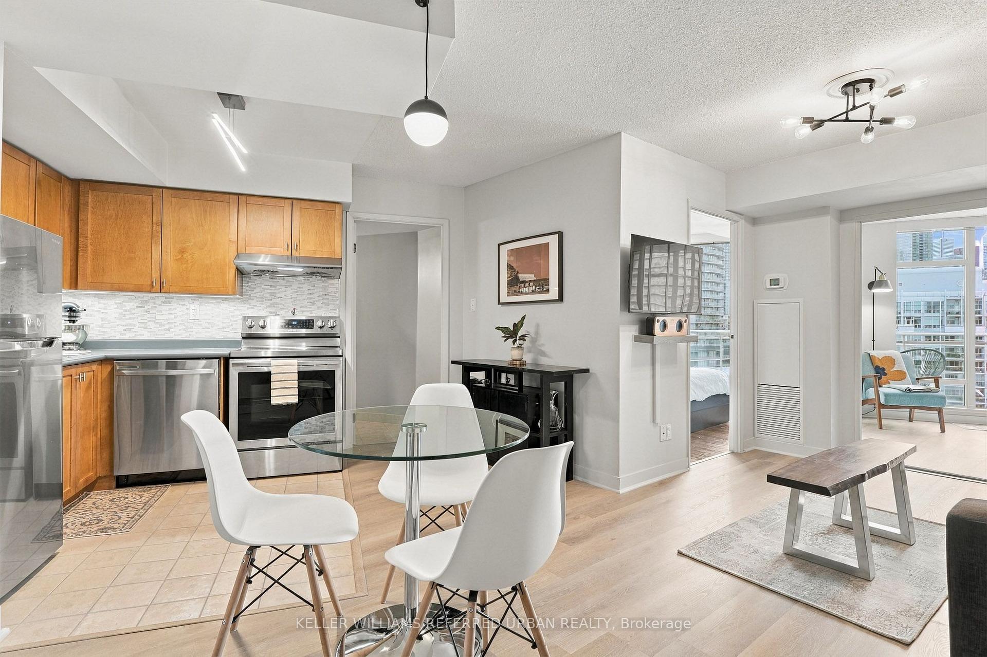 Photo 4 of Unit 1102, 650 Queens Quay W, Toronto, Niagara — HOMEH