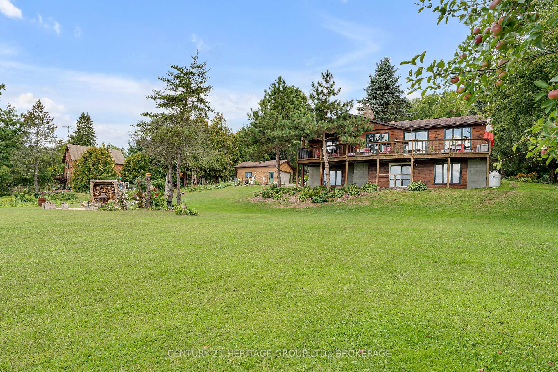 Photo of 137 Old River Road W