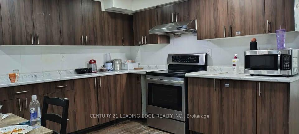 Photo 11 of 8 Morton Way, Brampton, Fletcher's West — HOMEH