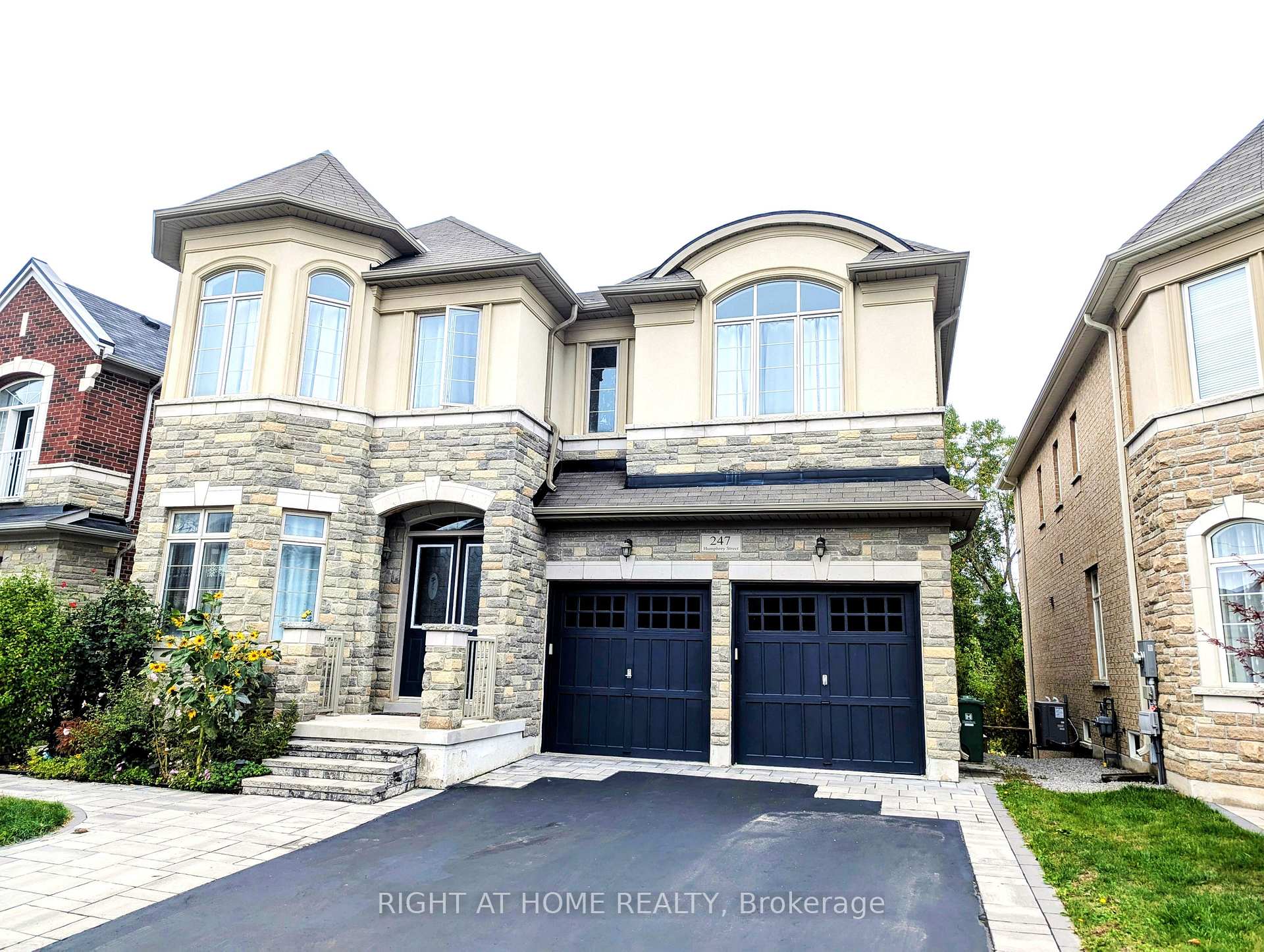 Photo 1 of 247 Humphrey Street, Hamilton, Waterdown — HOMEH