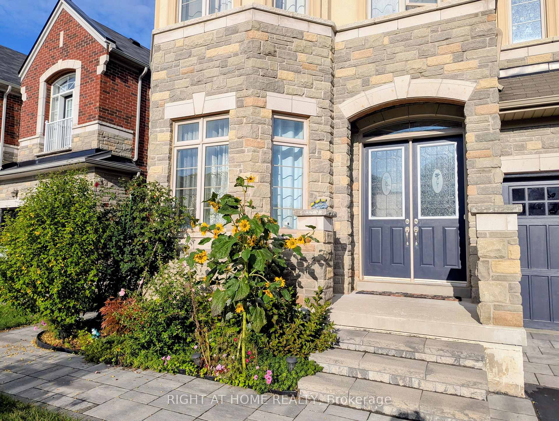 Photo 2 of 247 Humphrey Street, Hamilton, Waterdown — HOMEH
