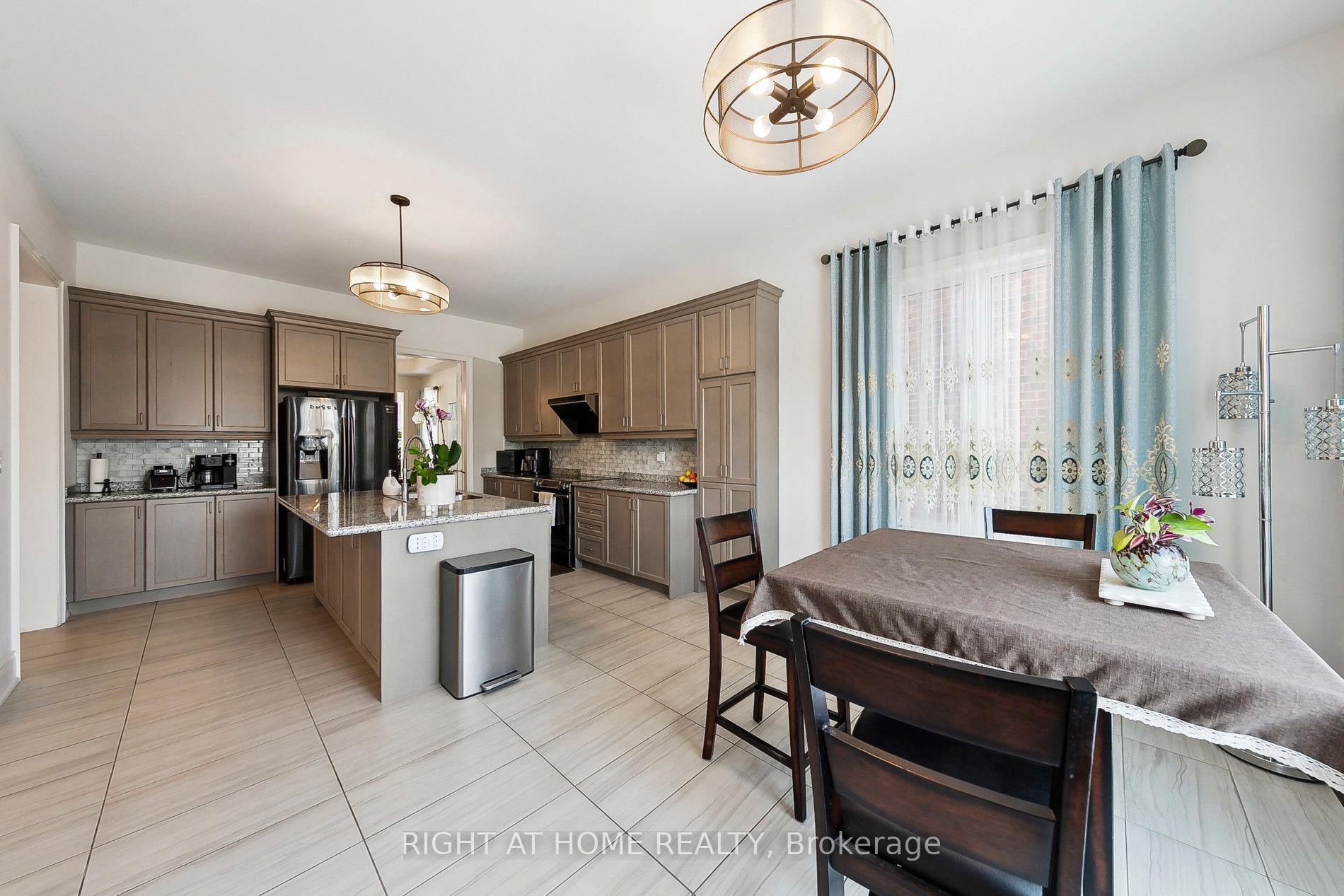 Photo 10 of 247 Humphrey Street, Hamilton, Waterdown — HOMEH