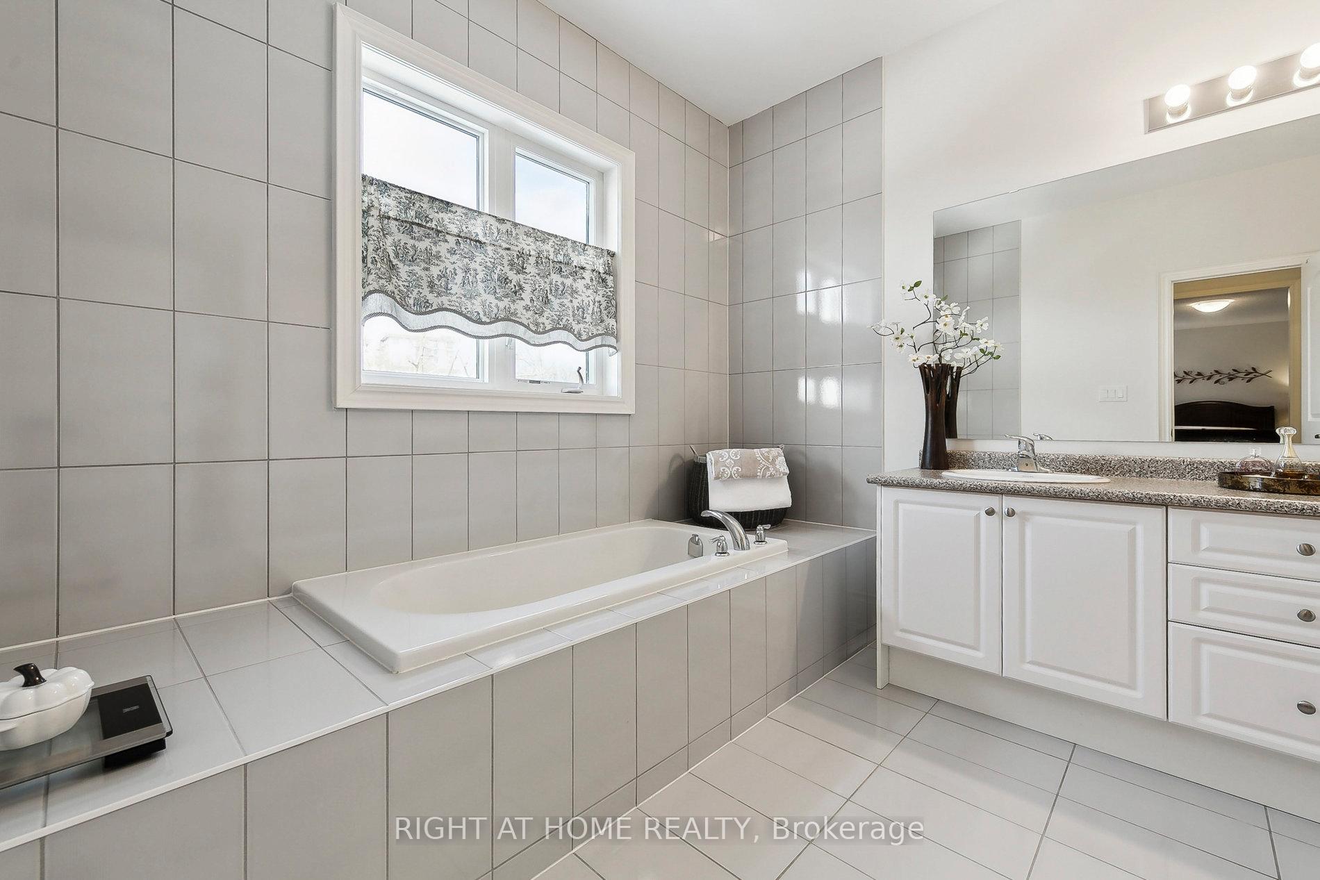 Photo 23 of 247 Humphrey Street, Hamilton, Waterdown — HOMEH