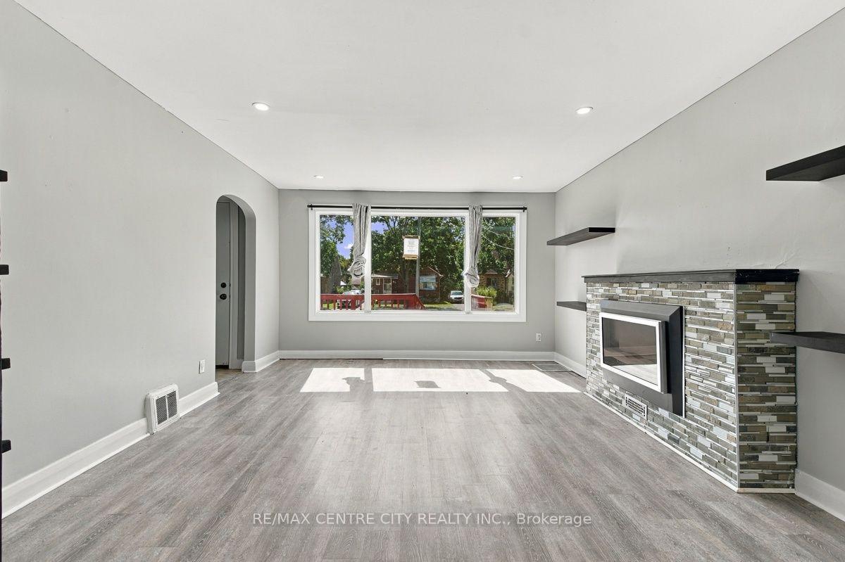 Photo 8 of 22 Graydon Street, London, East N — HOMEH