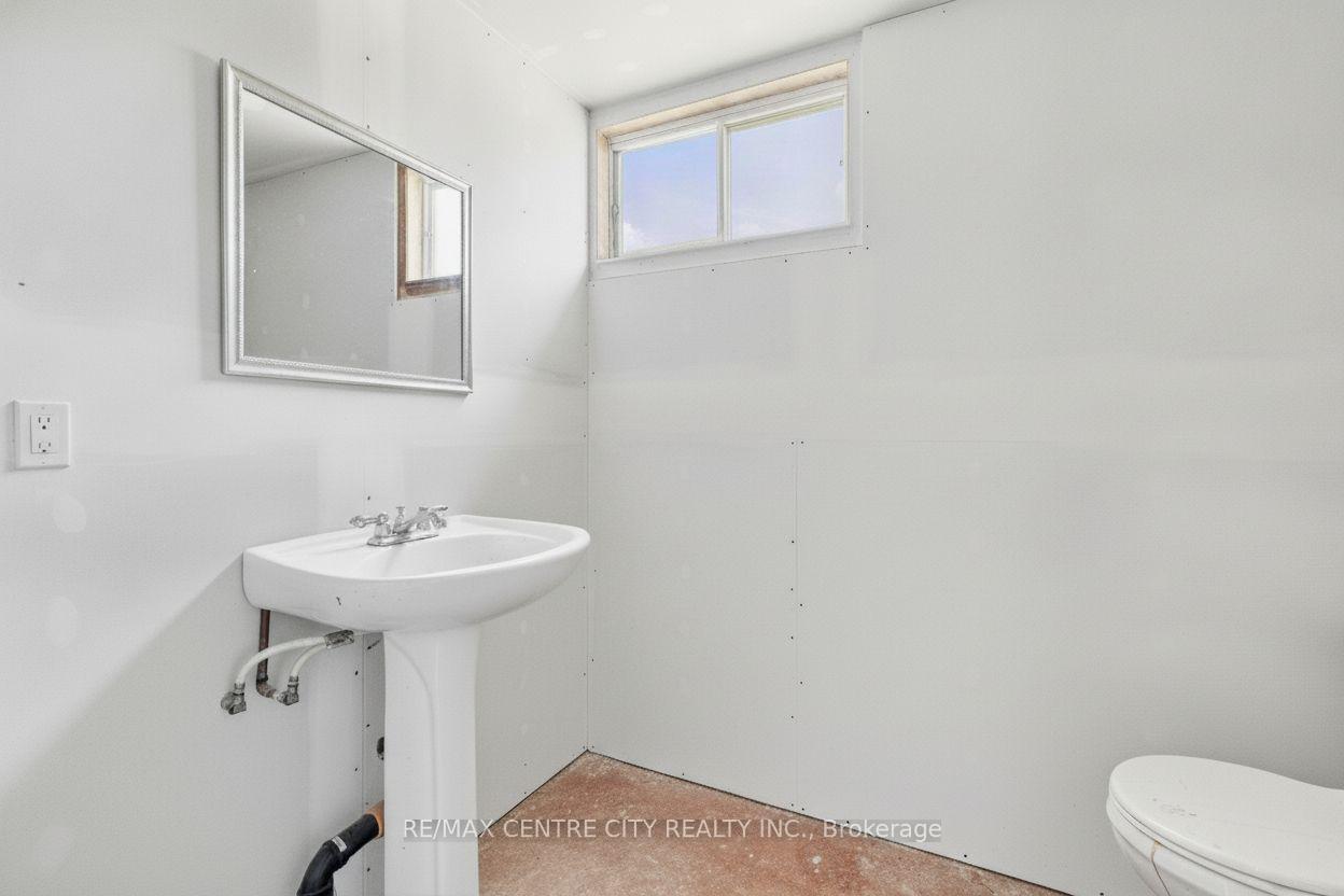 Photo 32 of 22 Graydon Street, London, East N — HOMEH
