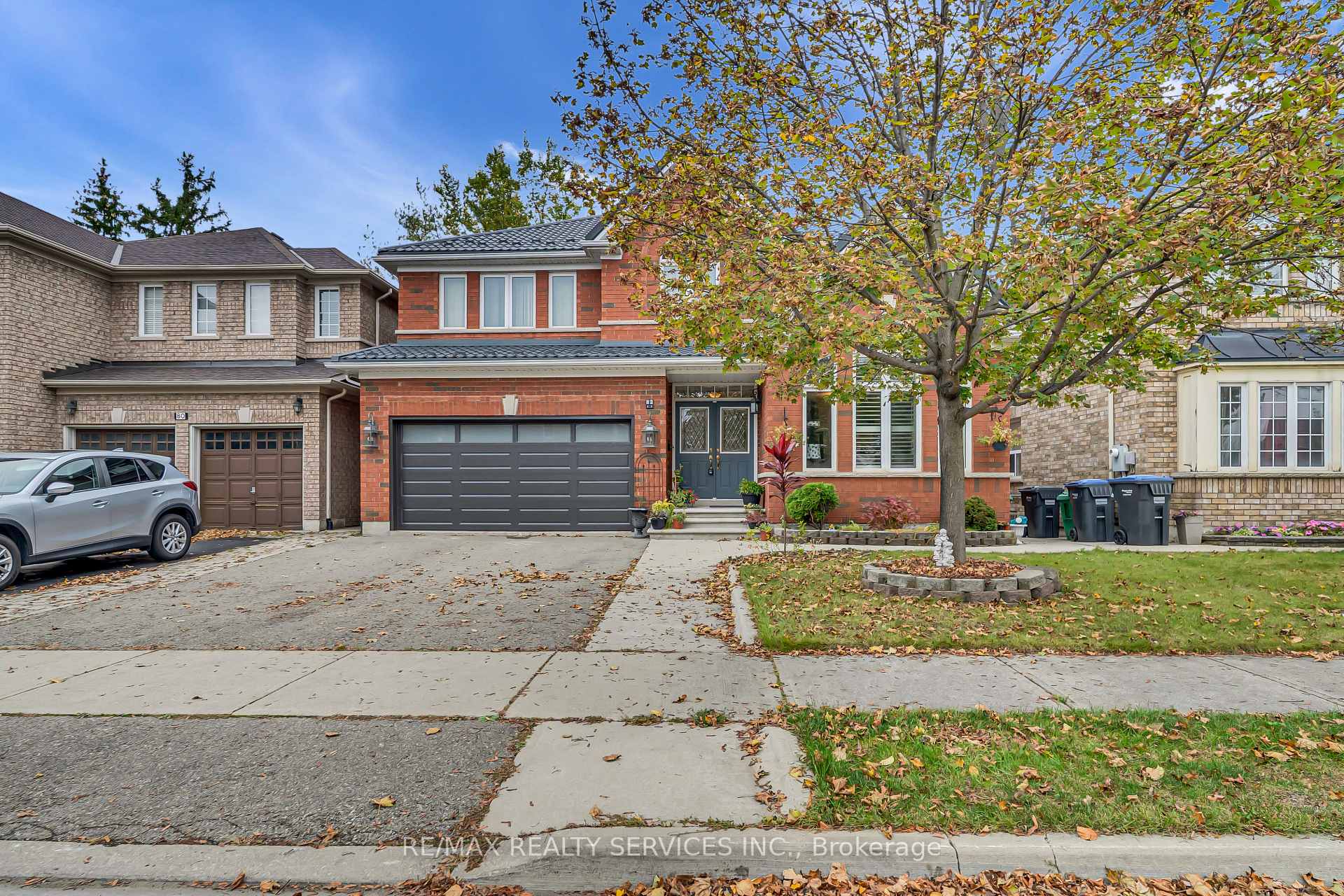 Photo 4 of 82 Dunvegan Crescent, Brampton, Fletcher's Meadow — HOMEH