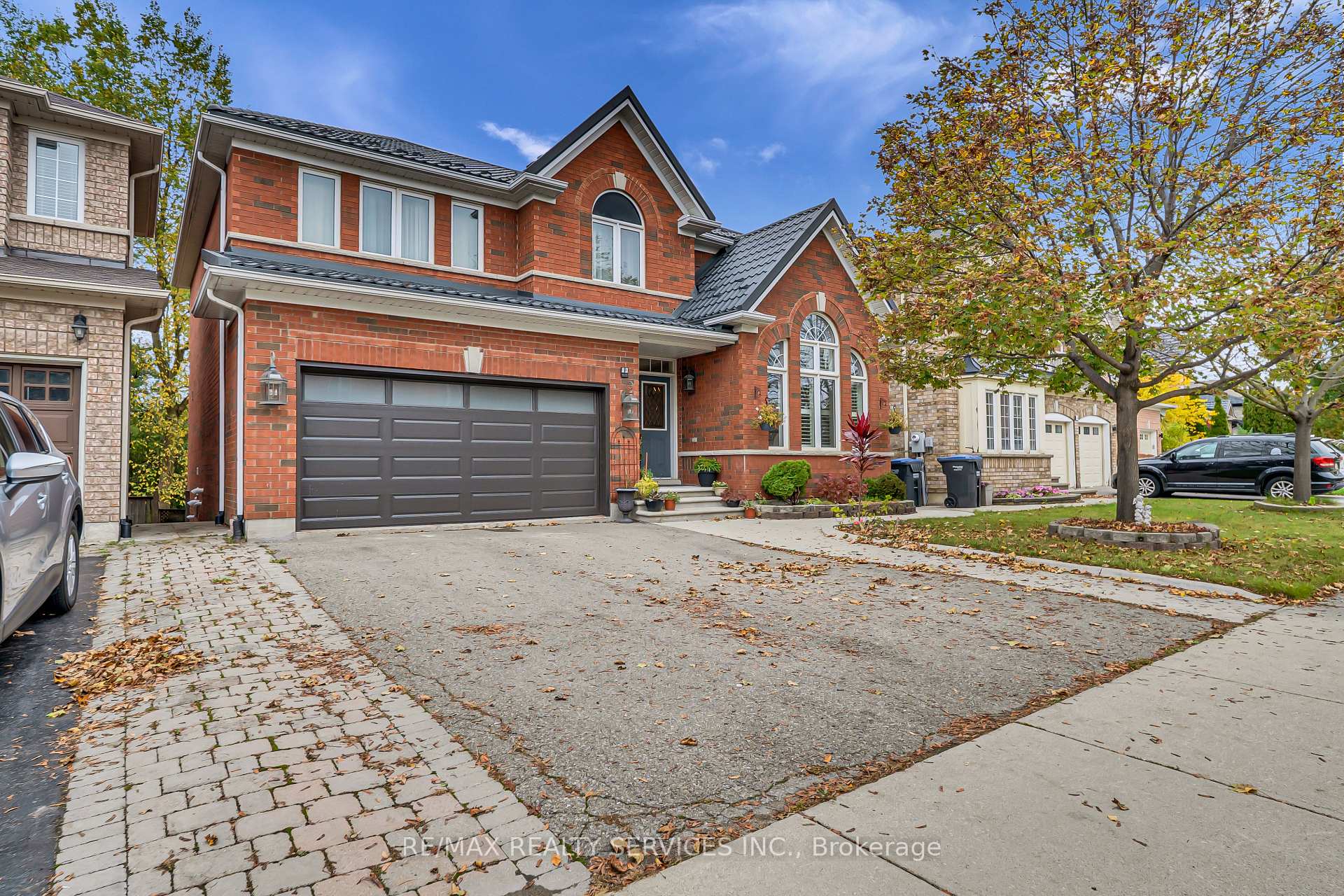 Photo 6 of 82 Dunvegan Crescent, Brampton, Fletcher's Meadow — HOMEH