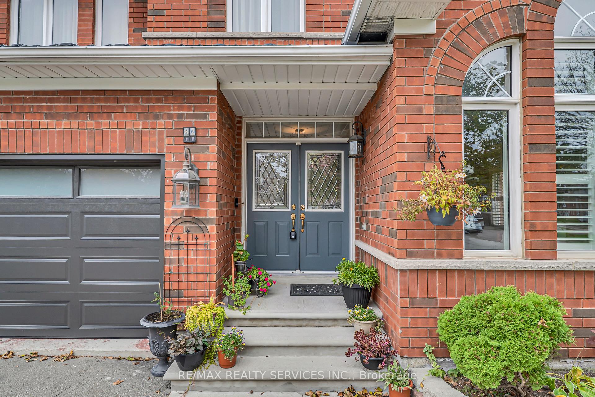 Photo 9 of 82 Dunvegan Crescent, Brampton, Fletcher's Meadow — HOMEH