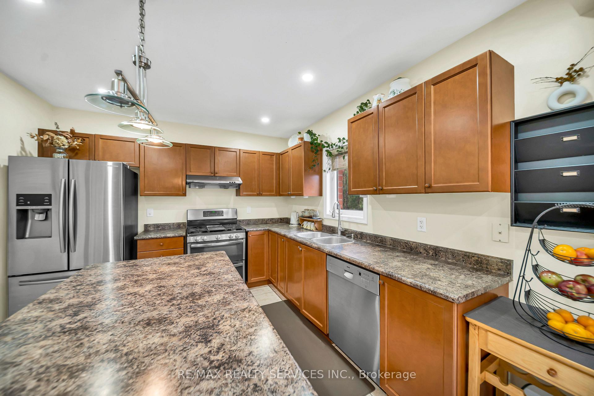 Photo 19 of 82 Dunvegan Crescent, Brampton, Fletcher's Meadow — HOMEH