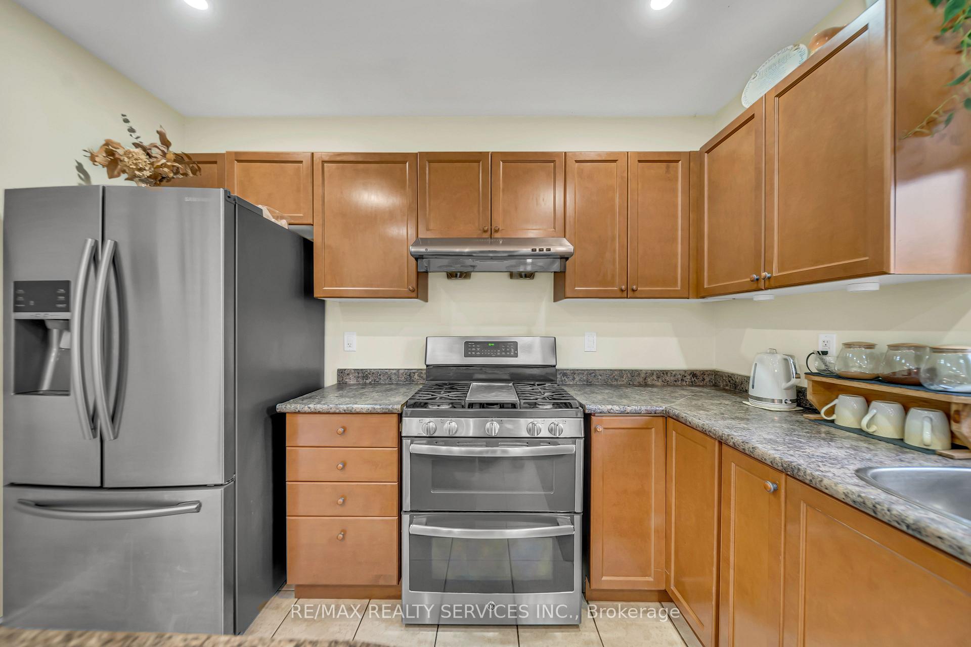 Photo 20 of 82 Dunvegan Crescent, Brampton, Fletcher's Meadow — HOMEH