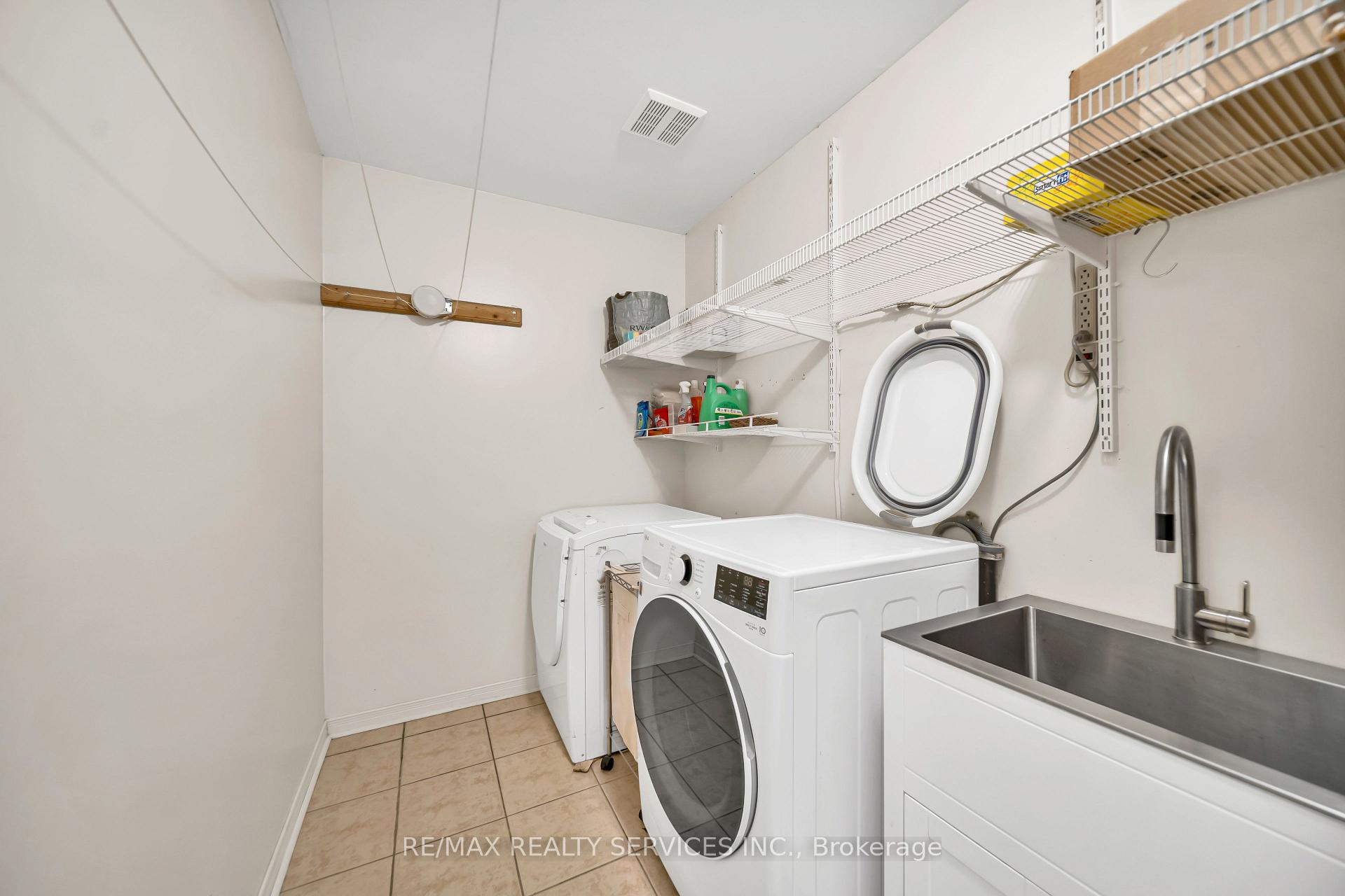 Photo 23 of 82 Dunvegan Crescent, Brampton, Fletcher's Meadow — HOMEH