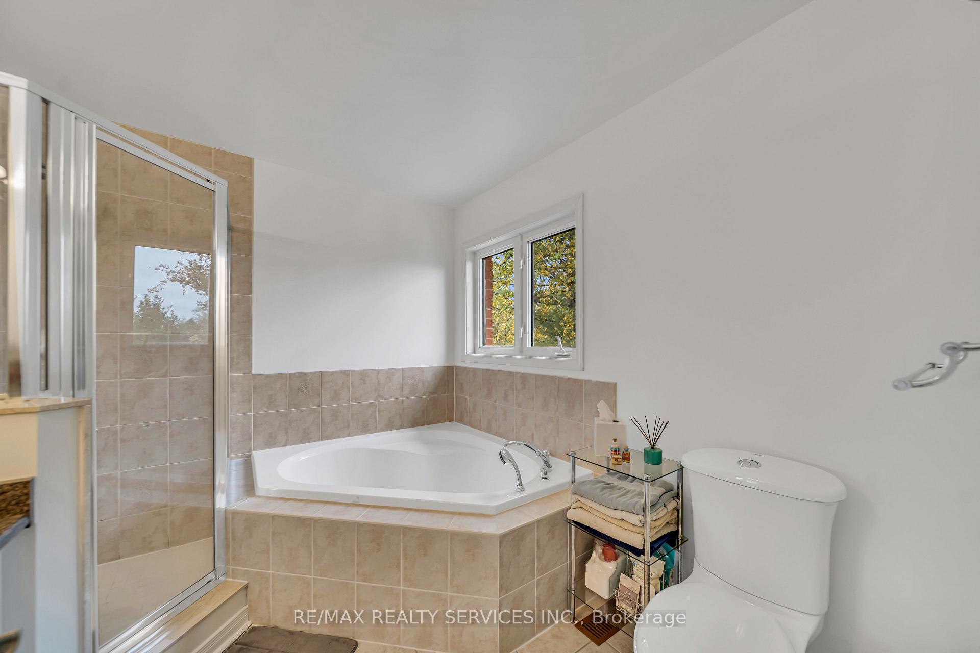 Photo 29 of 82 Dunvegan Crescent, Brampton, Fletcher's Meadow — HOMEH