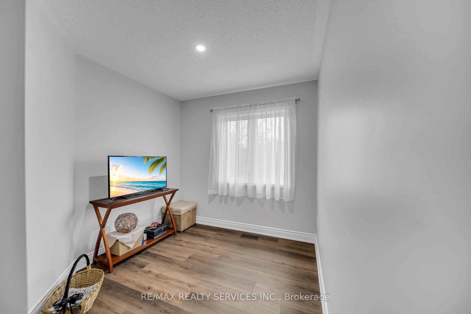 Photo 36 of 82 Dunvegan Crescent, Brampton, Fletcher's Meadow — HOMEH