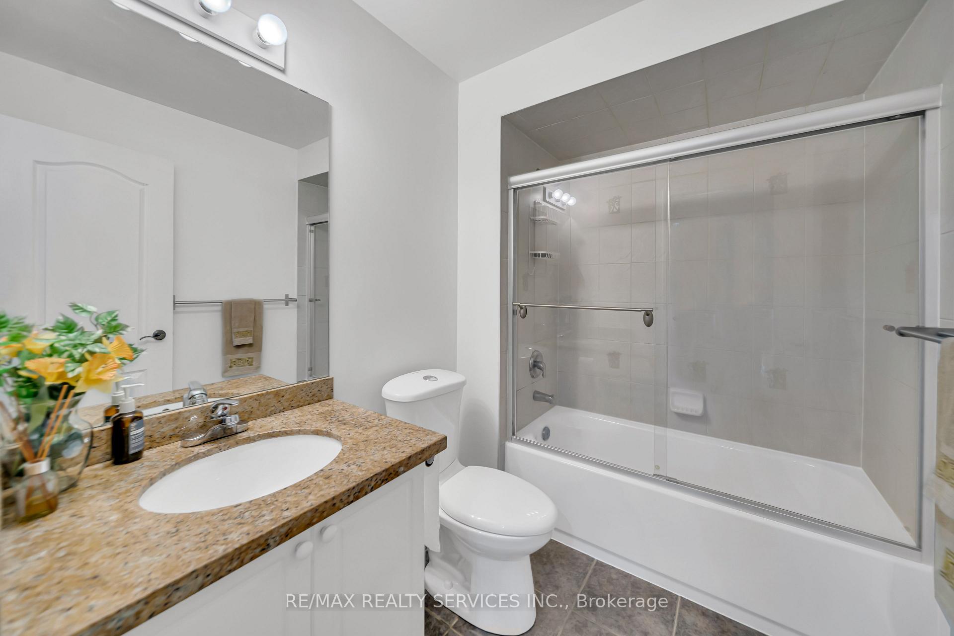 Photo 37 of 82 Dunvegan Crescent, Brampton, Fletcher's Meadow — HOMEH