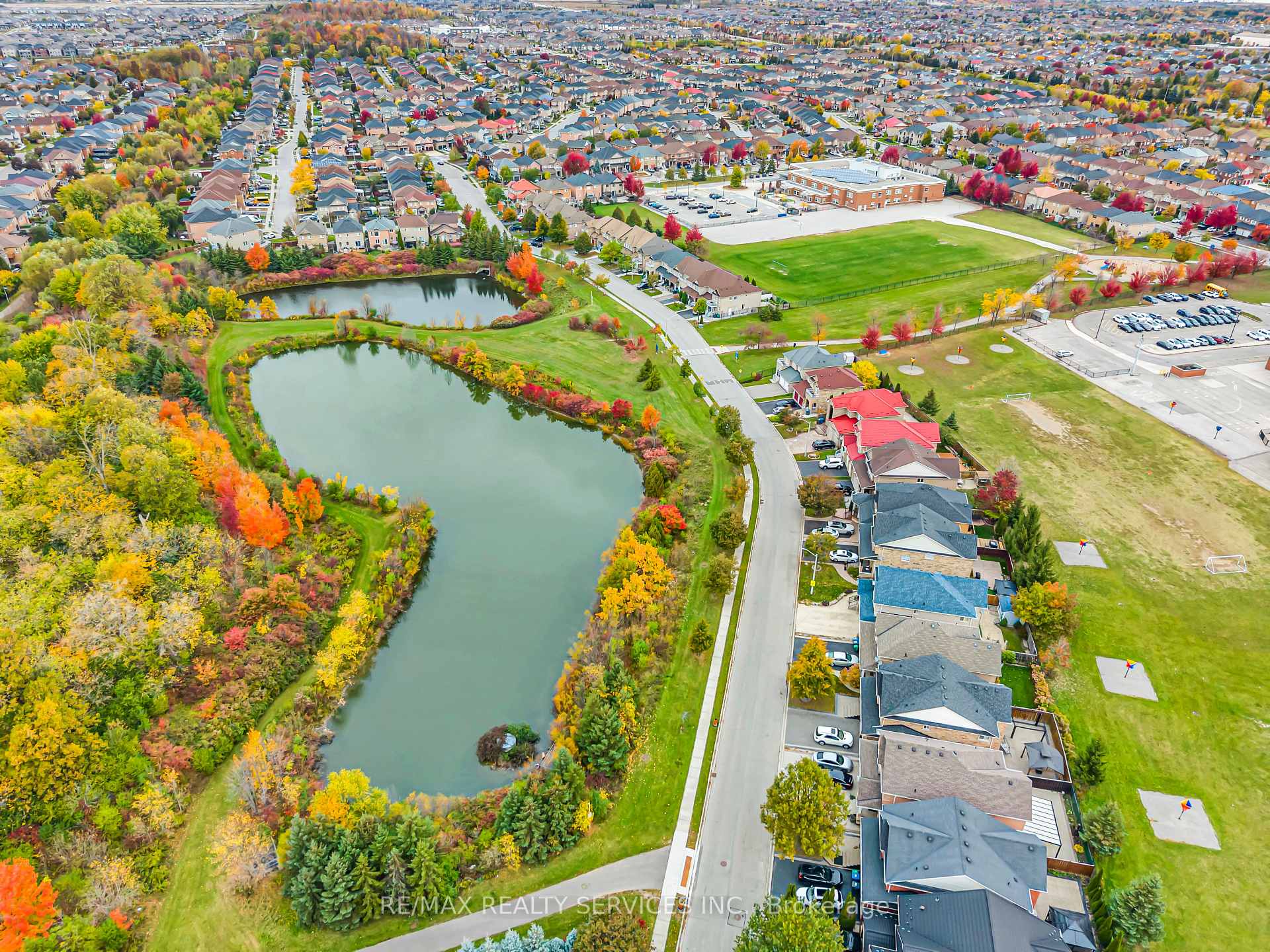 Photo 52 of 82 Dunvegan Crescent, Brampton, Fletcher's Meadow — HOMEH