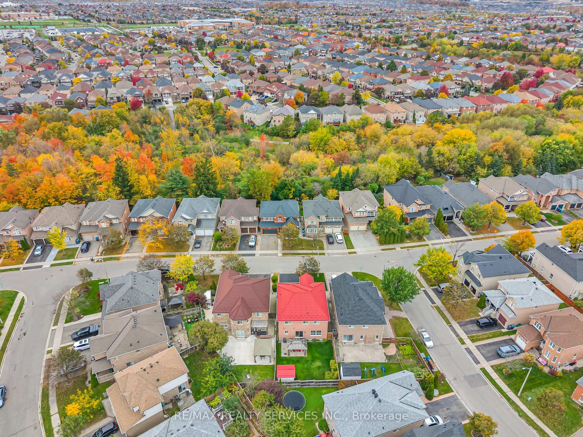 Photo 7 of 82 Dunvegan Crescent, Brampton, Fletcher's Meadow — HOMEH