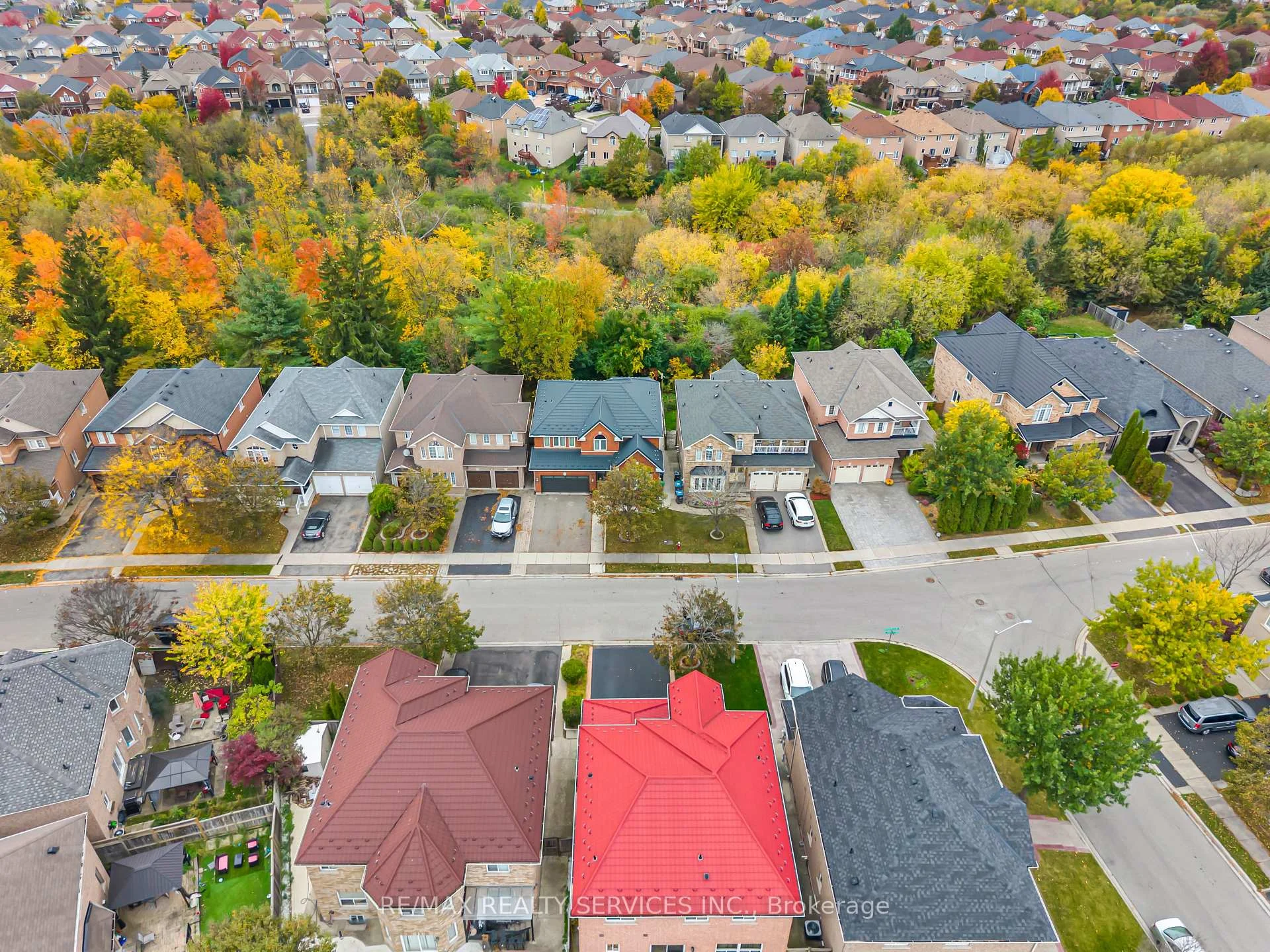 Photo 8 of 82 Dunvegan Crescent, Brampton, Fletcher's Meadow — HOMEH