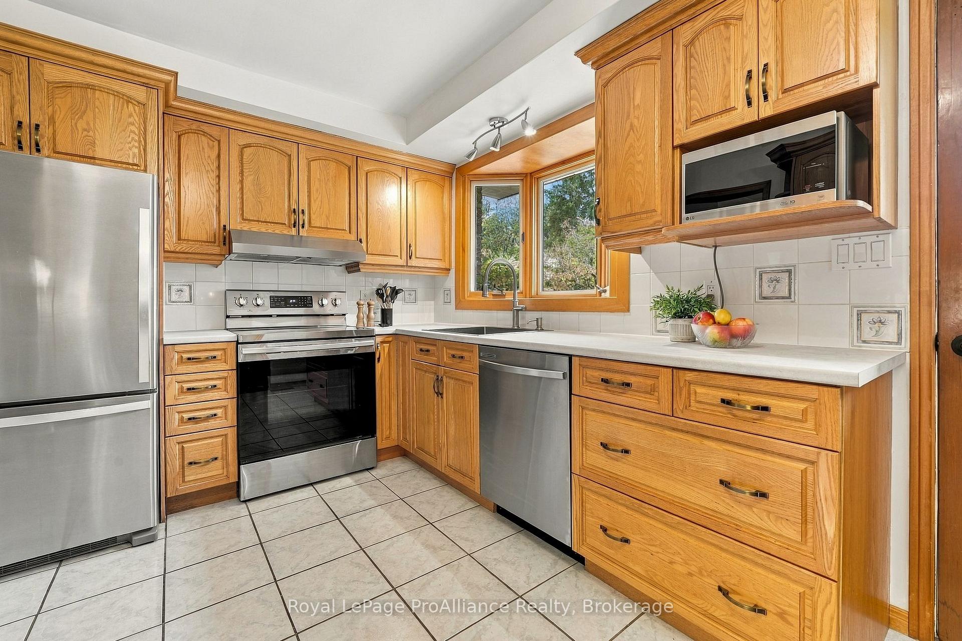 Photo 16 of 12 Thorncliffe Drive, Belleville, Belleville Ward — HOMEH