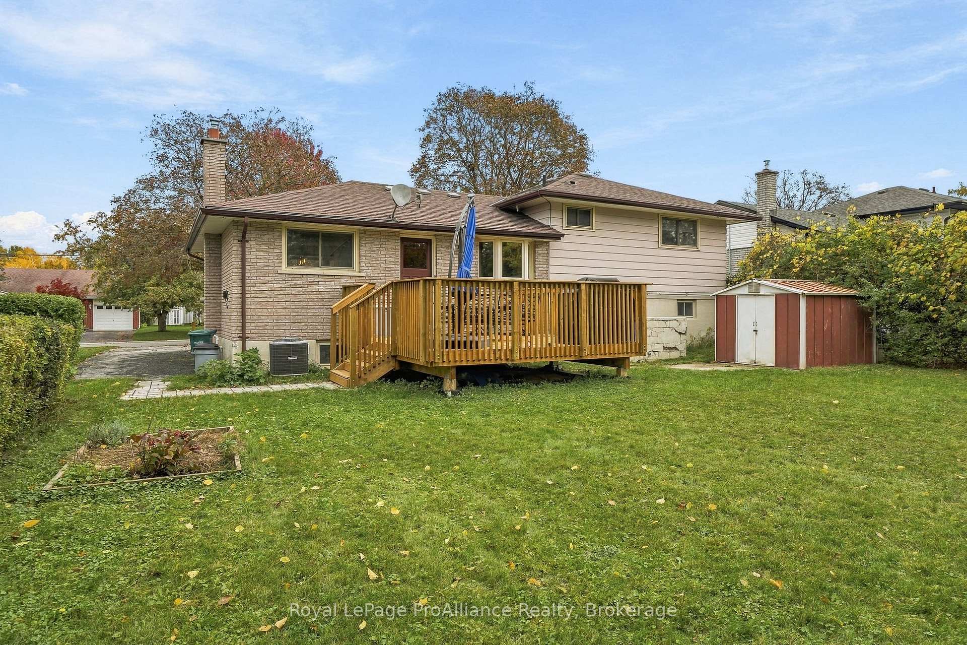 Photo 33 of 12 Thorncliffe Drive, Belleville, Belleville Ward — HOMEH