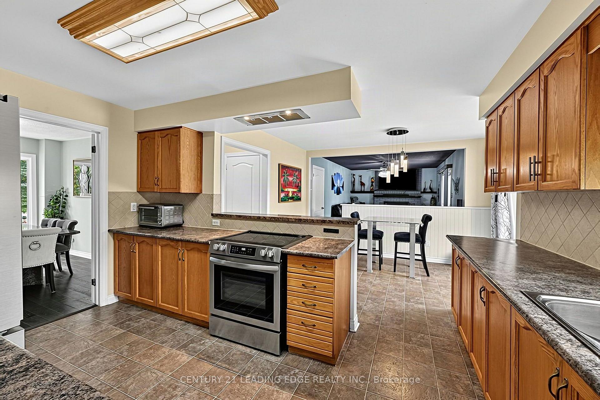 Photo 15 of 48 Broadview Avenue, Georgina, Historic Lakeshore Communities — HOMEH