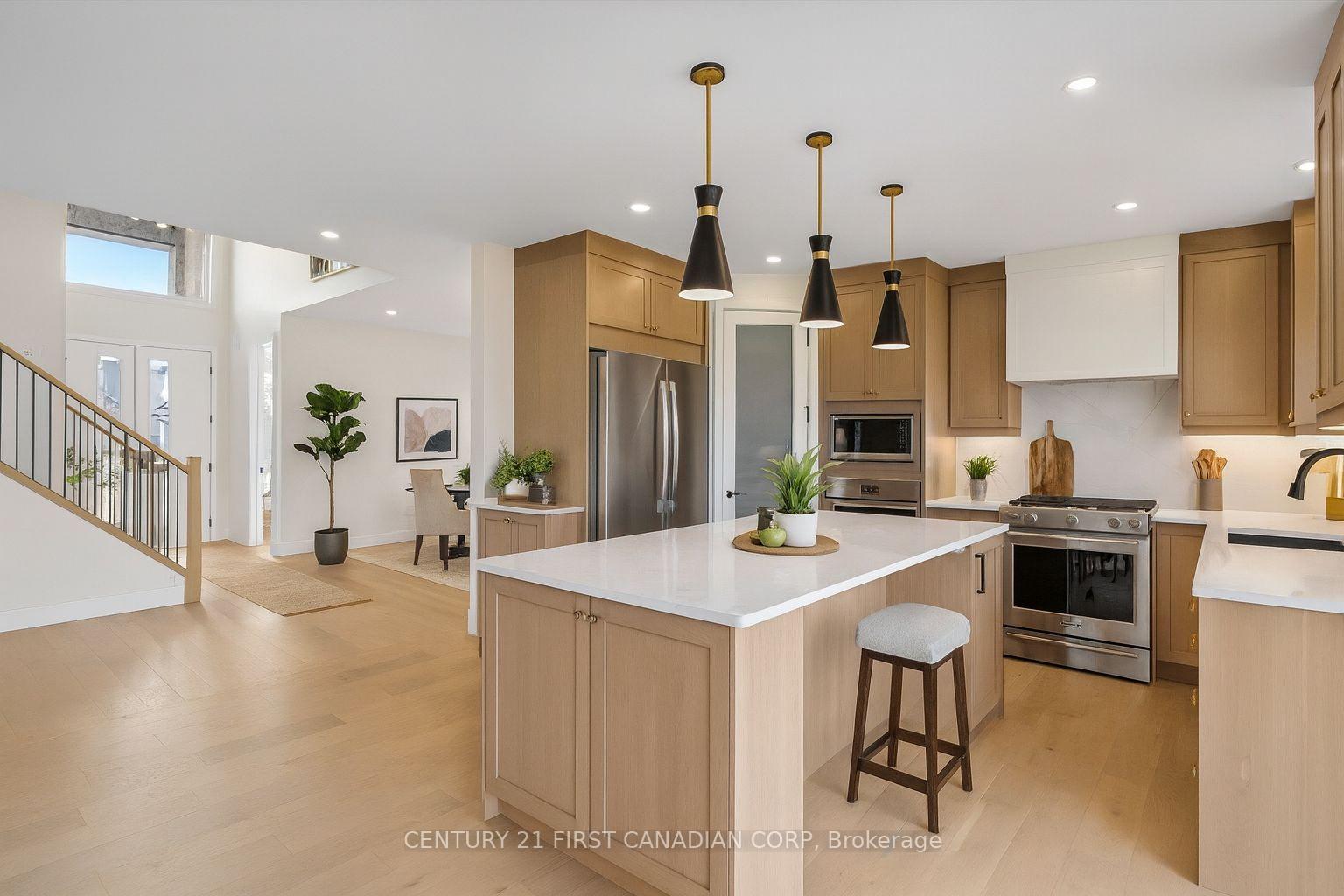 Photo 3 of 1610 Upper West Avenue, London, South B — HOMEH