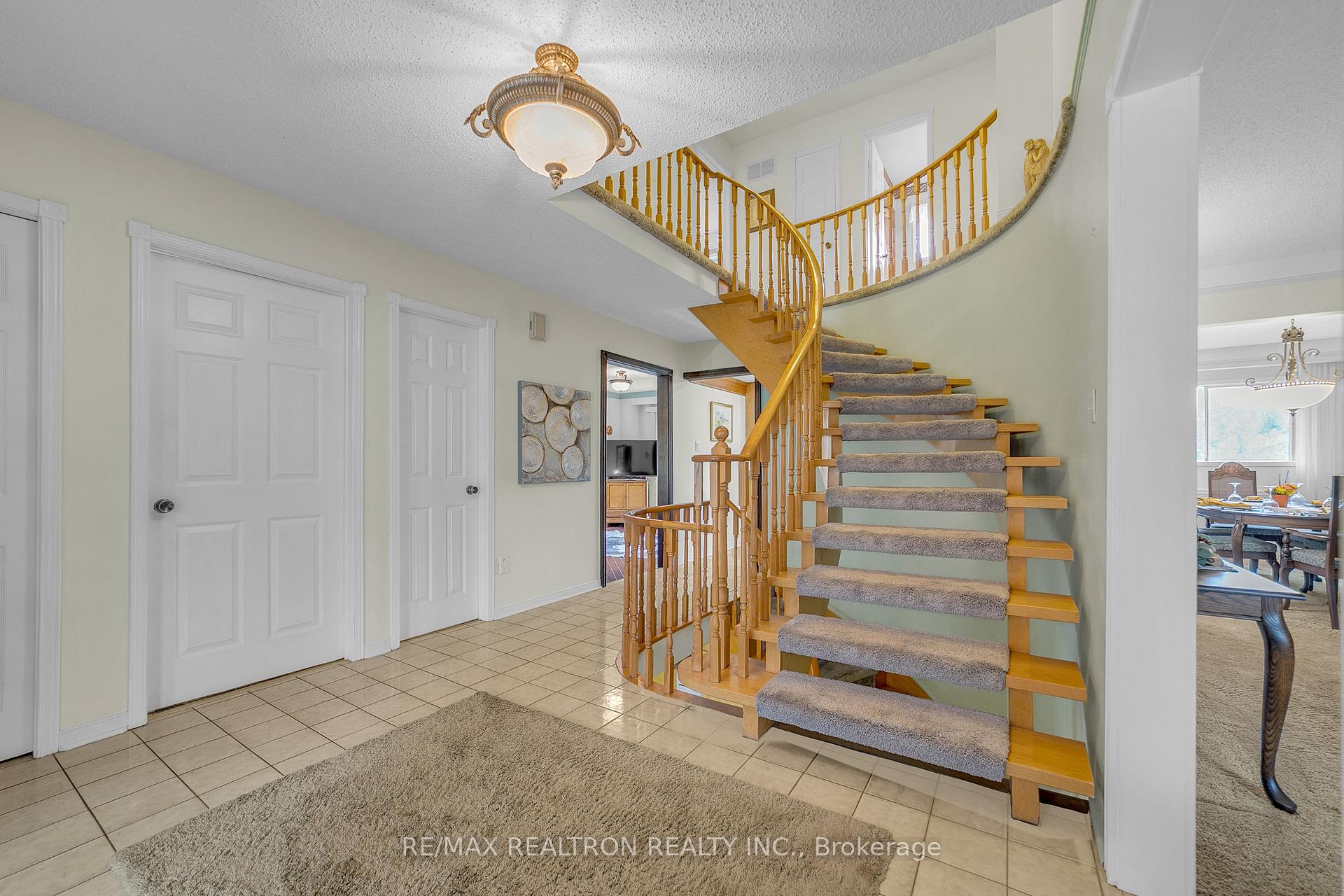 Photo 5 of 114 Golf Links Drive S, Aurora, Aurora Highlands — HOMEH