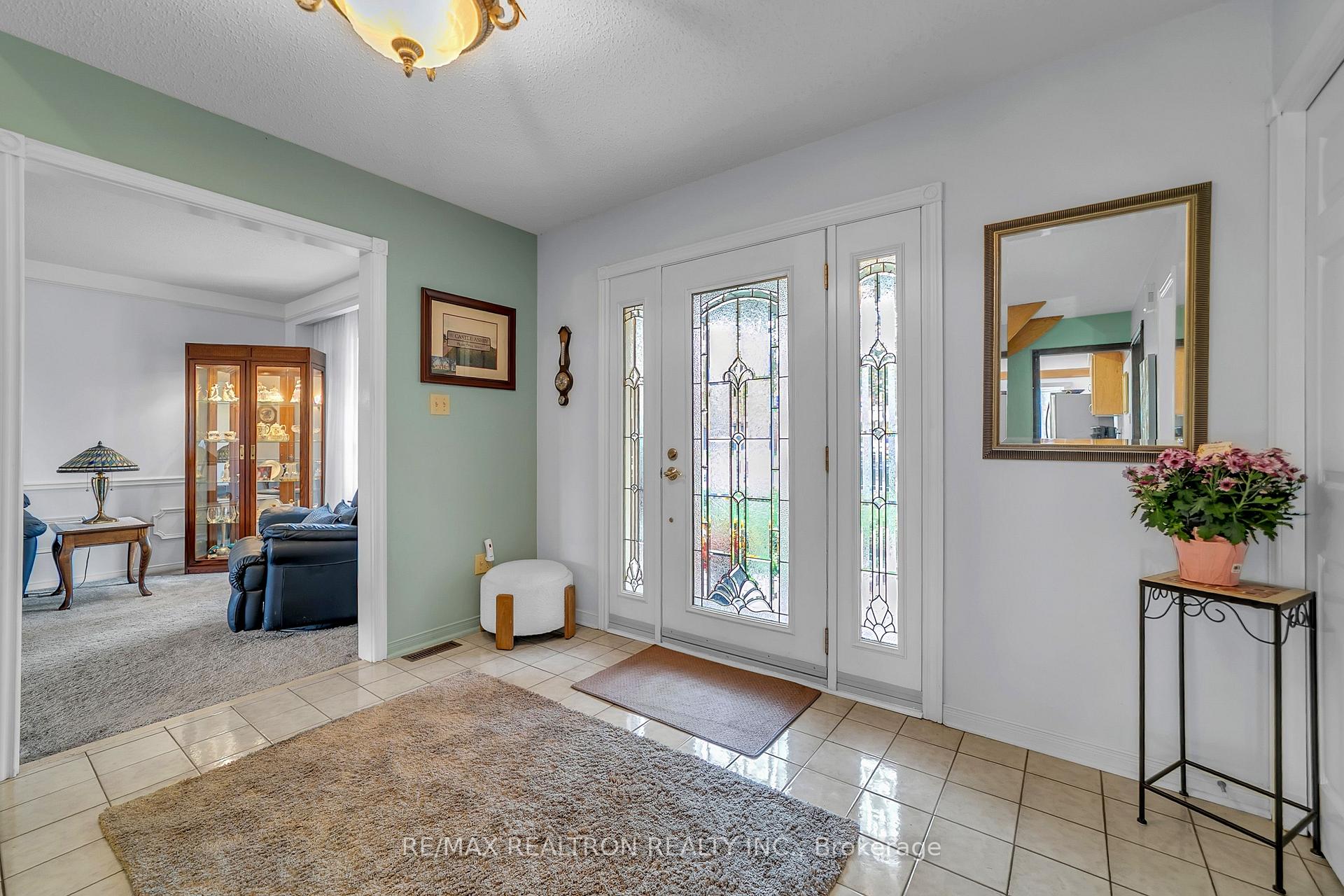Photo 6 of 114 Golf Links Drive S, Aurora, Aurora Highlands — HOMEH