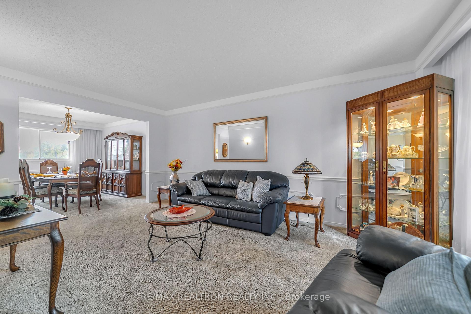 Photo 7 of 114 Golf Links Drive S, Aurora, Aurora Highlands — HOMEH