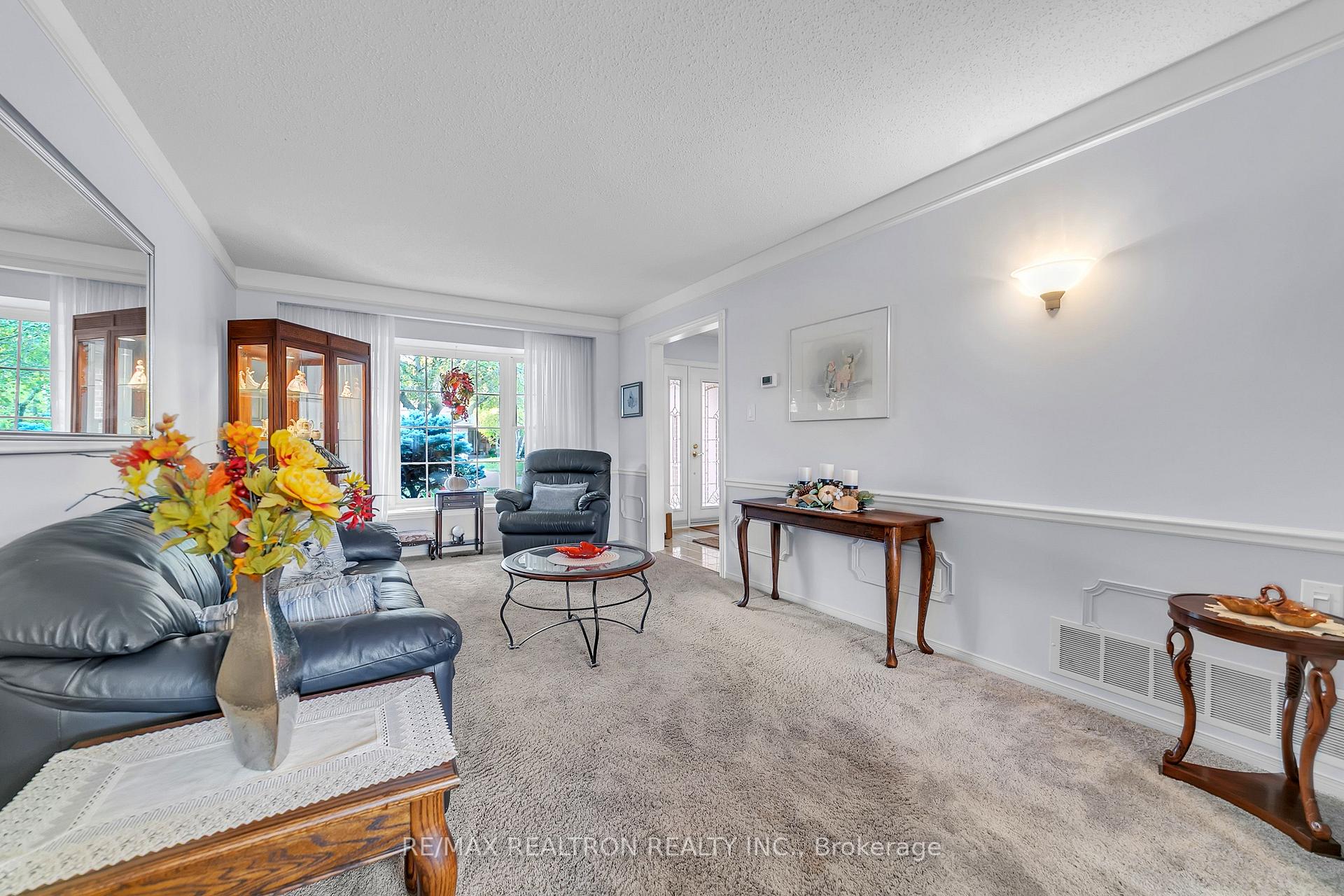 Photo 9 of 114 Golf Links Drive S, Aurora, Aurora Highlands — HOMEH