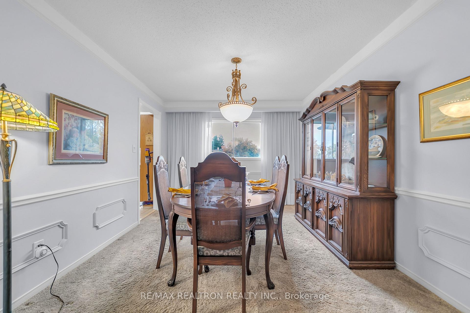 Photo 10 of 114 Golf Links Drive S, Aurora, Aurora Highlands — HOMEH