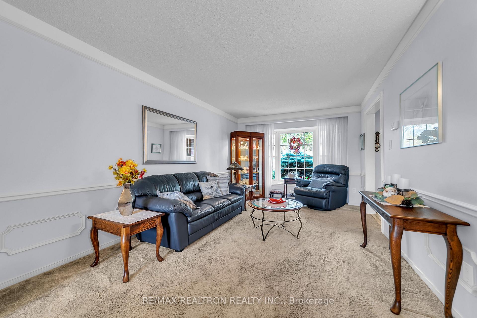 Photo 11 of 114 Golf Links Drive S, Aurora, Aurora Highlands — HOMEH