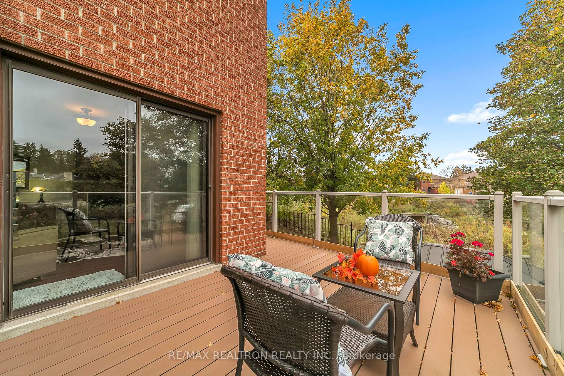 Photo 20 of 114 Golf Links Drive S, Aurora, Aurora Highlands — HOMEH