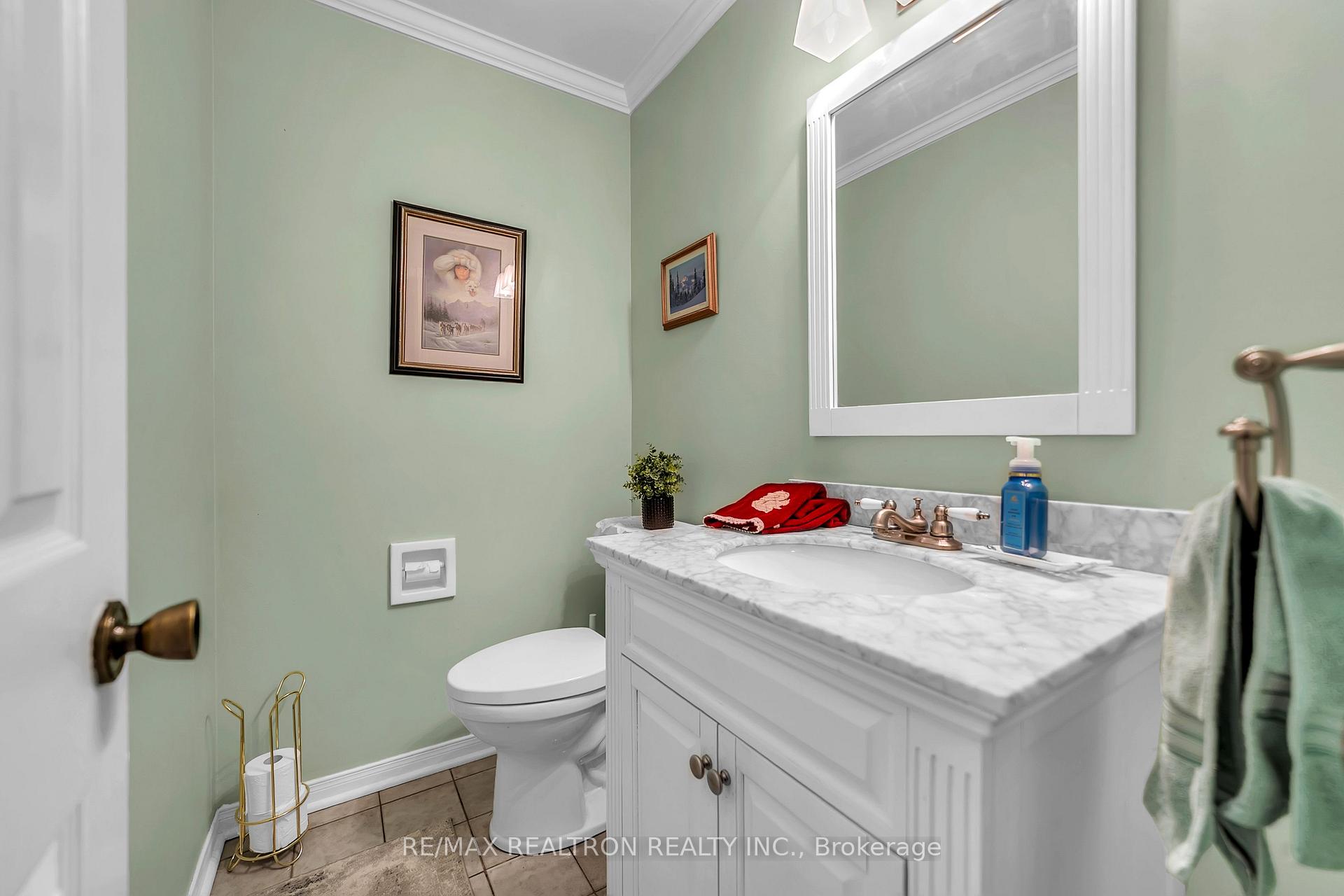 Photo 22 of 114 Golf Links Drive S, Aurora, Aurora Highlands — HOMEH