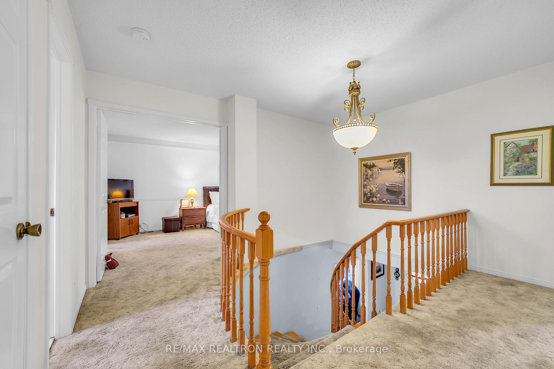 Photo 23 of 114 Golf Links Drive S, Aurora, Aurora Highlands — HOMEH