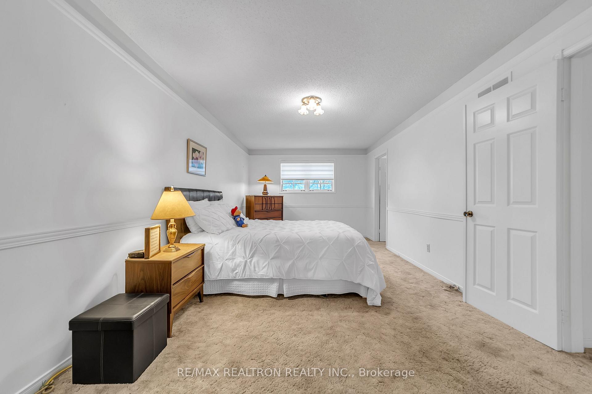 Photo 26 of 114 Golf Links Drive S, Aurora, Aurora Highlands — HOMEH