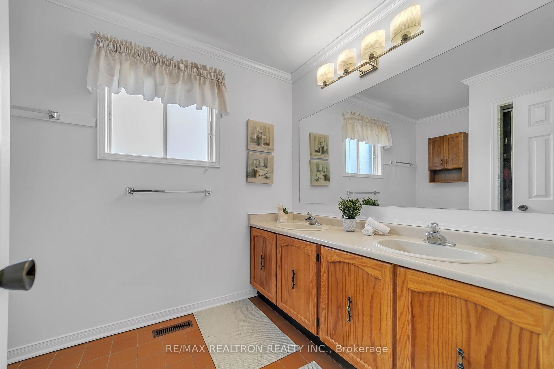 Photo 29 of 114 Golf Links Drive S, Aurora, Aurora Highlands — HOMEH