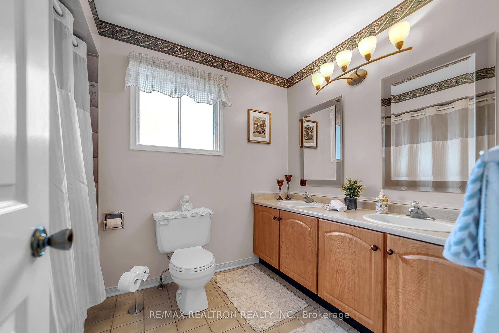 Photo 31 of 114 Golf Links Drive S, Aurora, Aurora Highlands — HOMEH