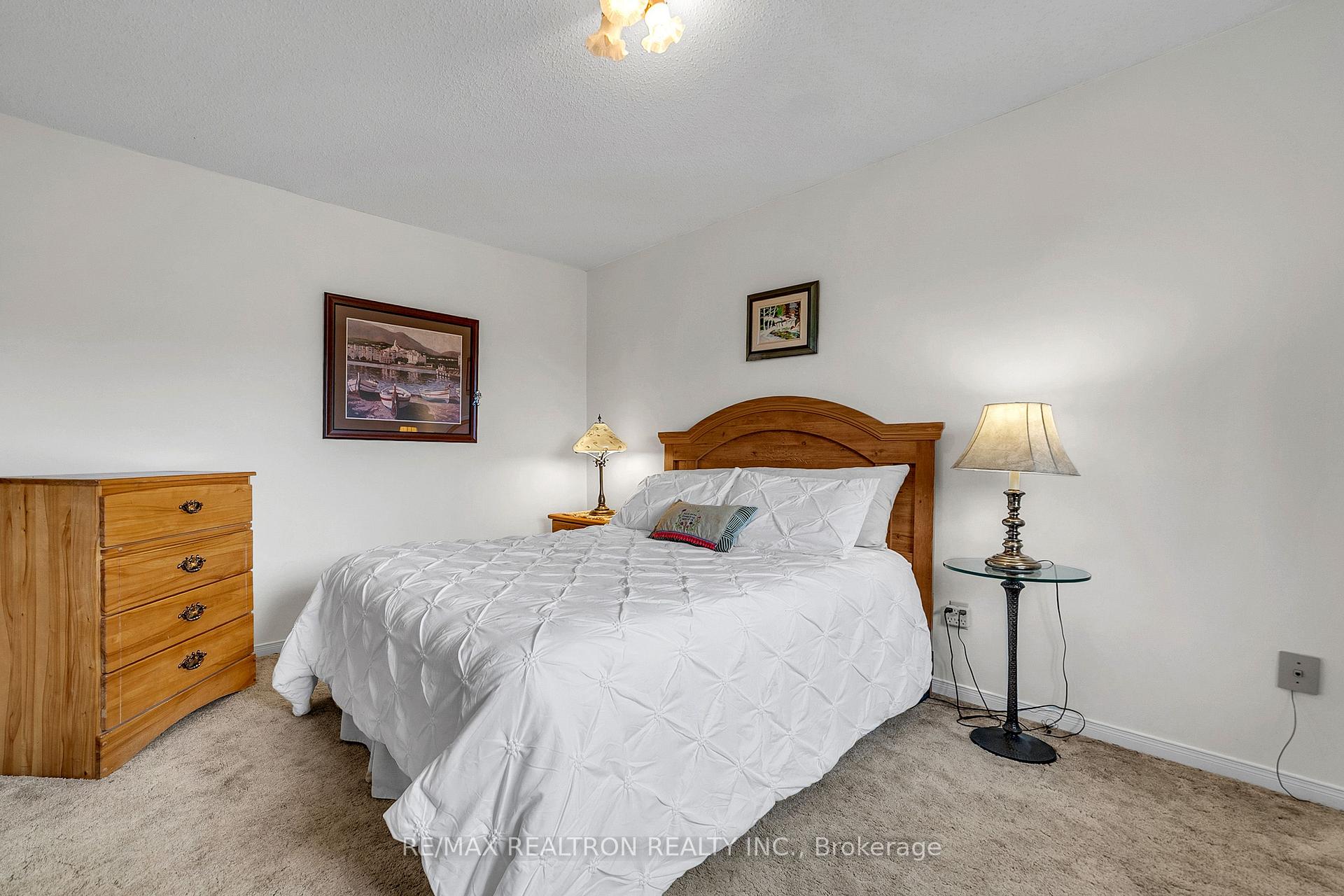 Photo 32 of 114 Golf Links Drive S, Aurora, Aurora Highlands — HOMEH