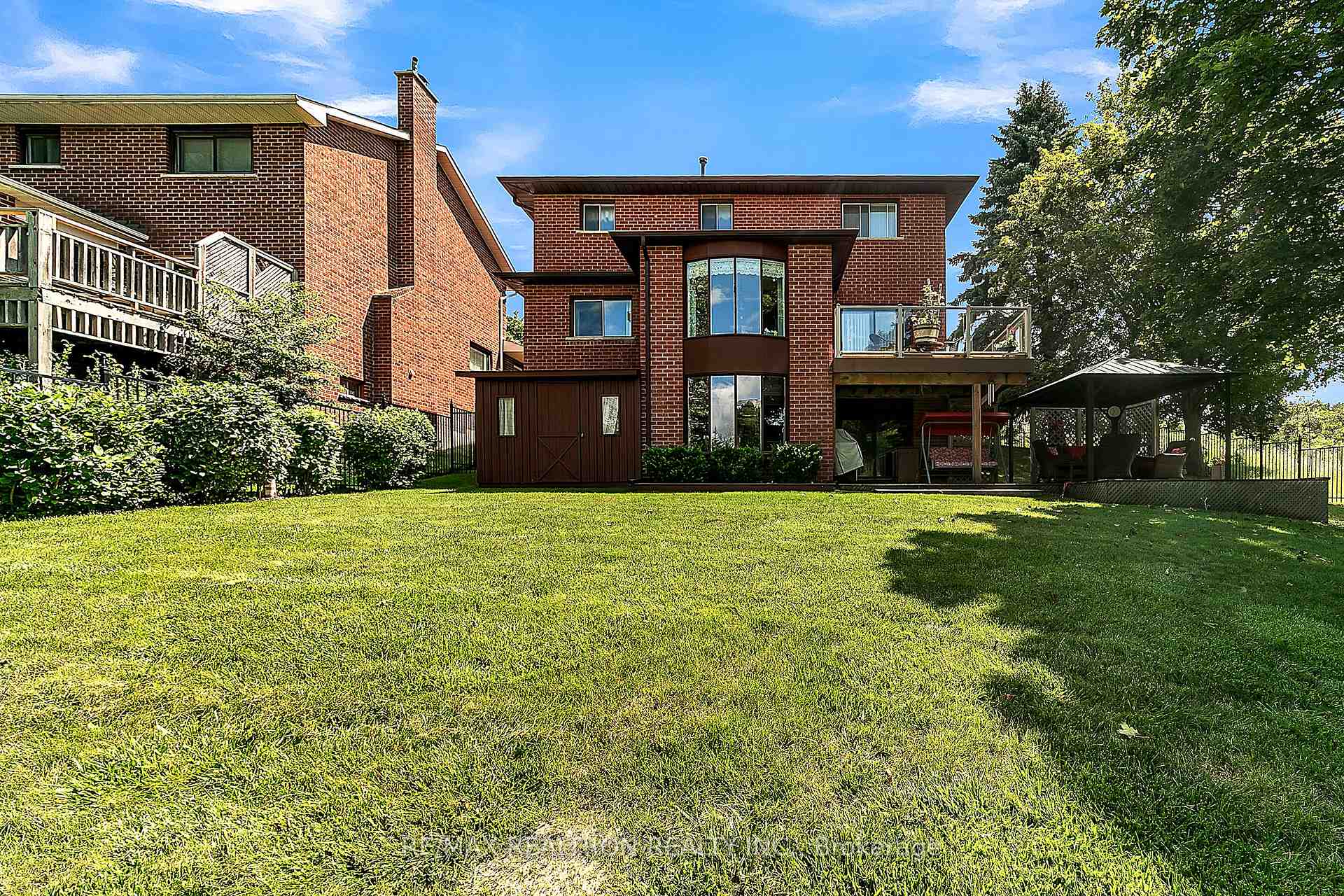 Photo 42 of 114 Golf Links Drive S, Aurora, Aurora Highlands — HOMEH