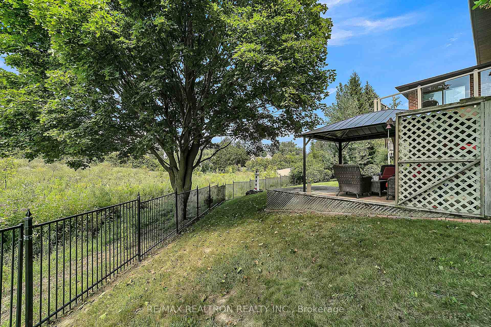 Photo 43 of 114 Golf Links Drive S, Aurora, Aurora Highlands — HOMEH