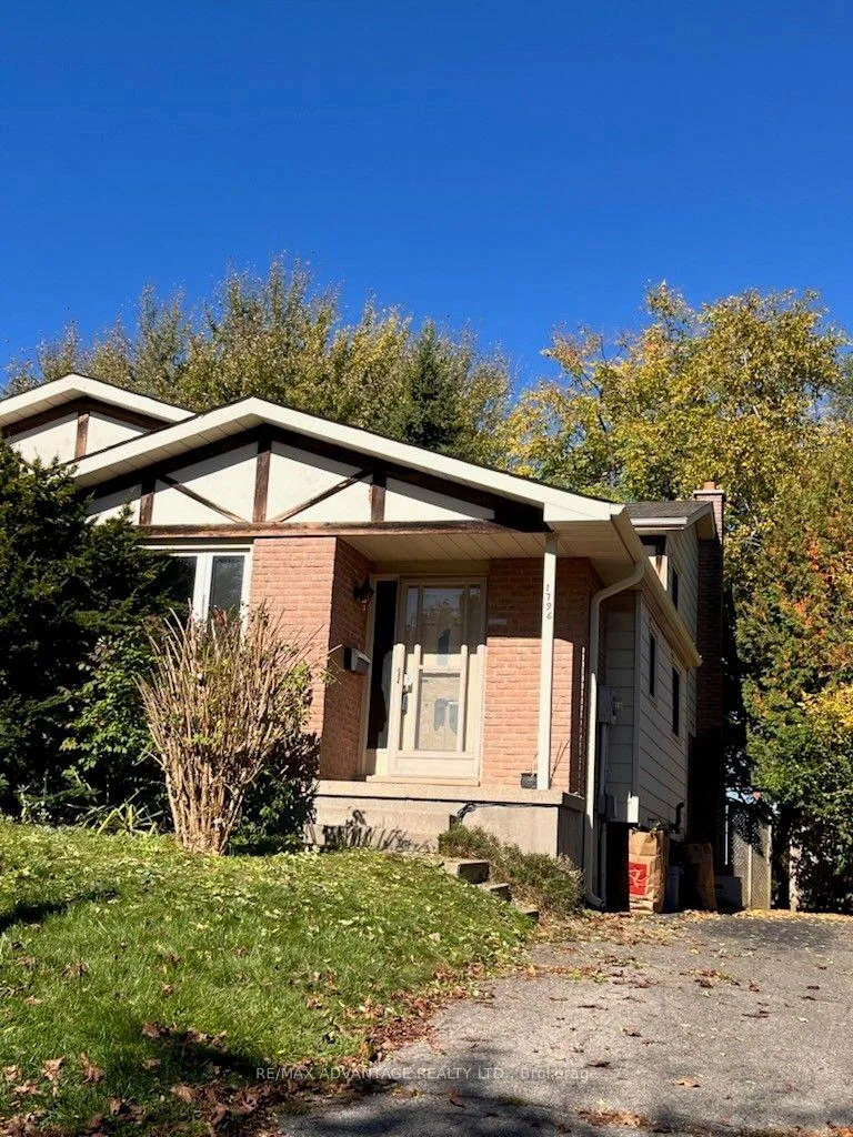 Photo of 1796 Attawandaron Road