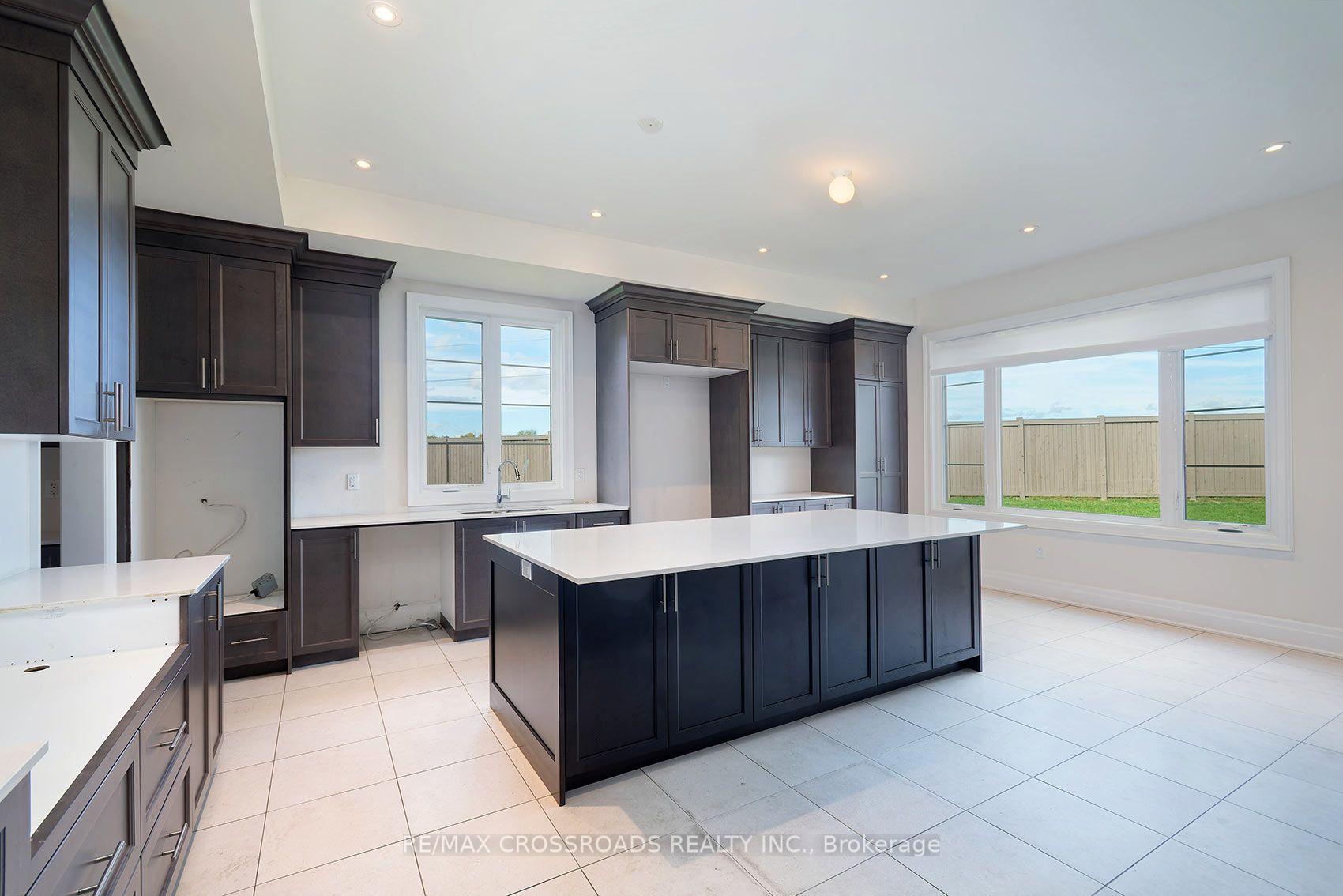 Photo 10 of 65 Terravista Crescent, Vaughan, Vellore Village — HOMEH