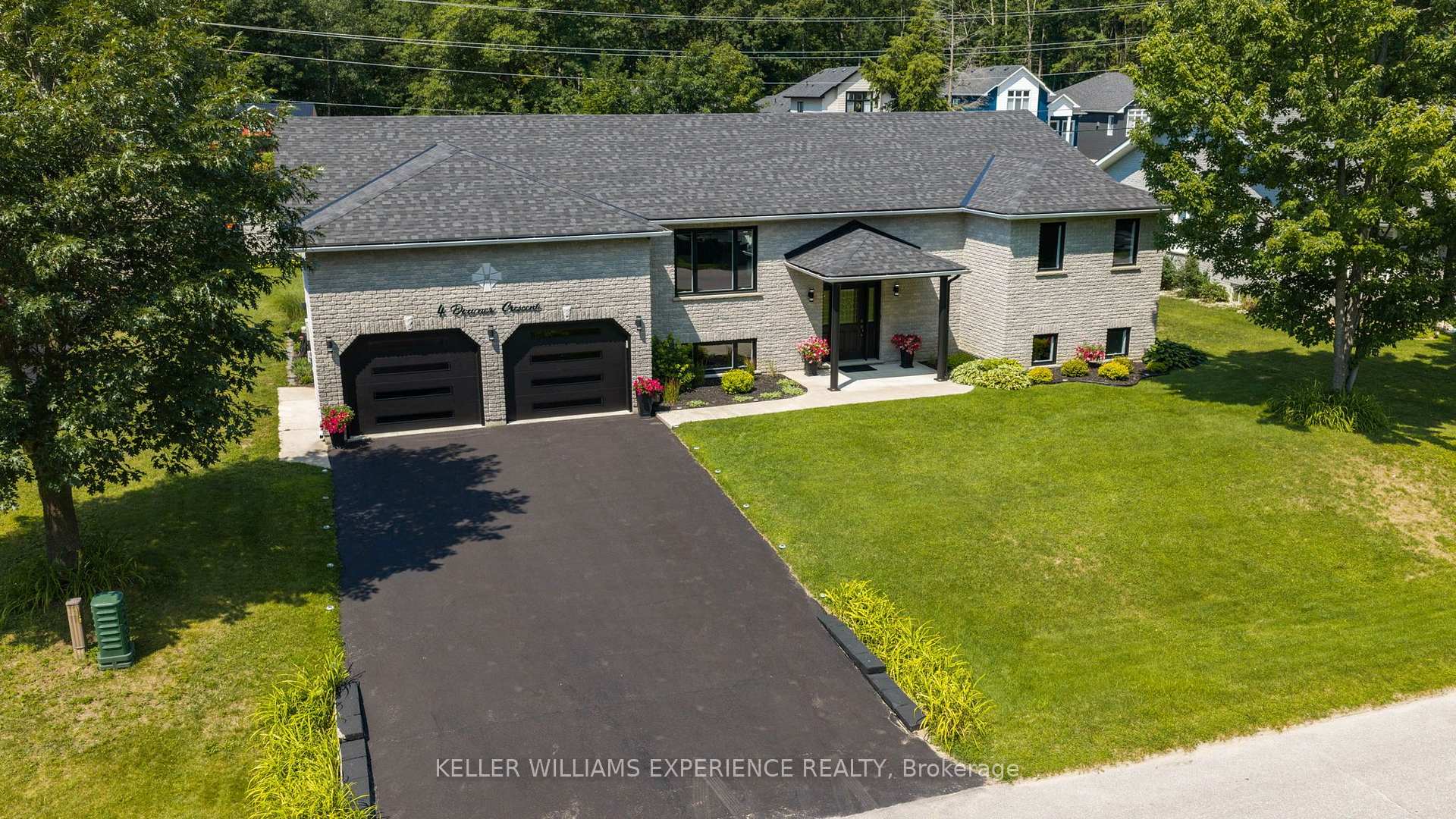 Photo 1 of 4 Downer Crescent, Wasaga Beach — HOMEH