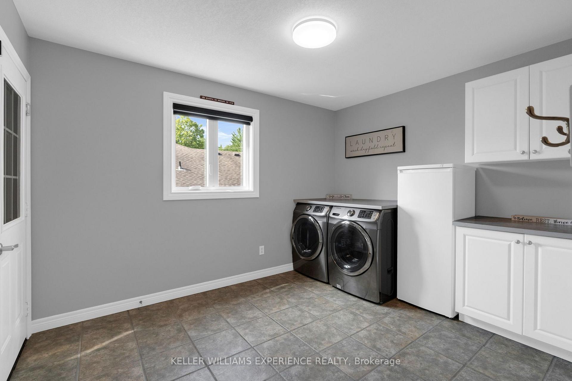 Photo 8 of 4 Downer Crescent, Wasaga Beach — HOMEH