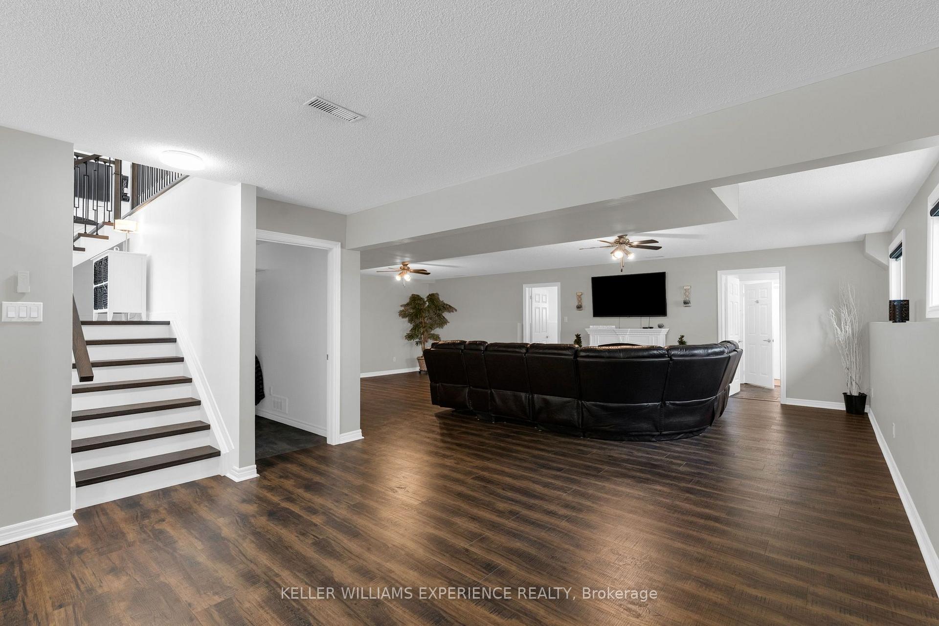 Photo 17 of 4 Downer Crescent, Wasaga Beach — HOMEH